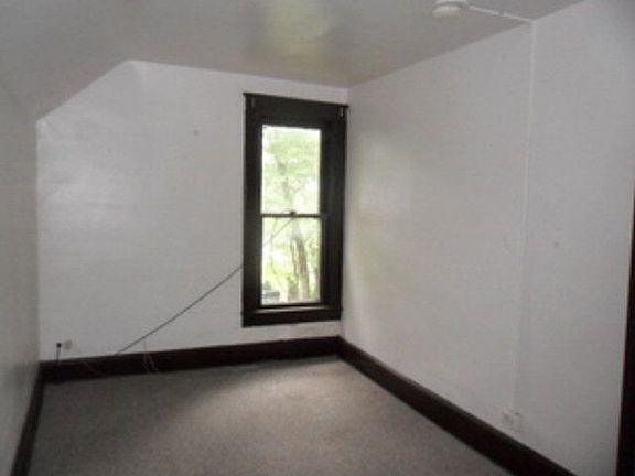 5th image of 297 Superior Ave