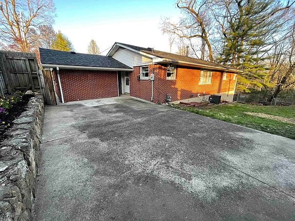 3rd image of 718 Emery St