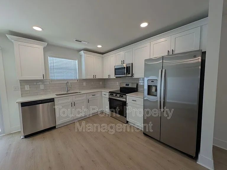 1415 Arden Ave — Photo 2