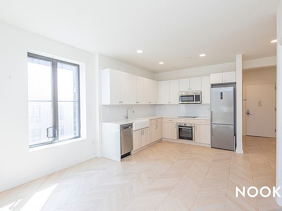 4th image of 144 West St #400