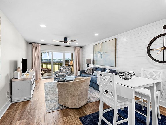 5th image of 813 Harbour Point Dr #813