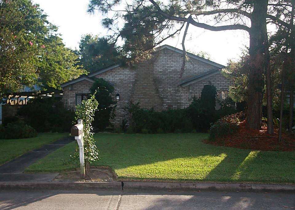 1st image of 811 Baronridge Dr