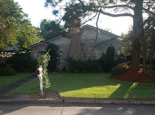 811 Baronridge Dr, Seabrook, TX 77586