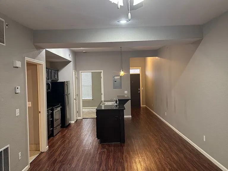 1200 W Walnut Street — Photo 4
