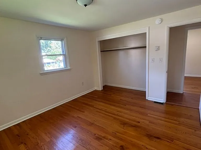 34 Locust Ln — Photo 8