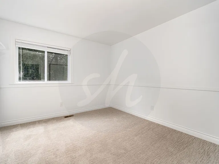 565 Wycliffe Dr — Photo 15