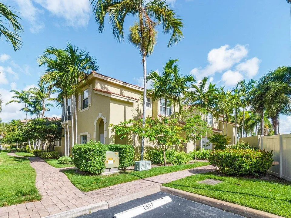 406 Lake Monterey Cir