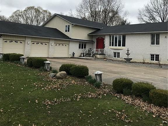 2nd image of 405 Oaknoll Dr