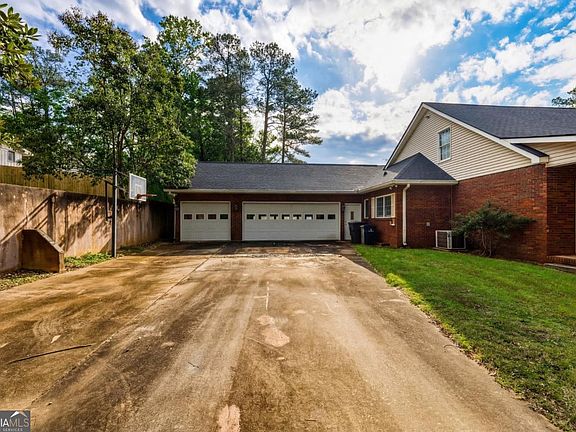 5th image of 20 Woodland Dr