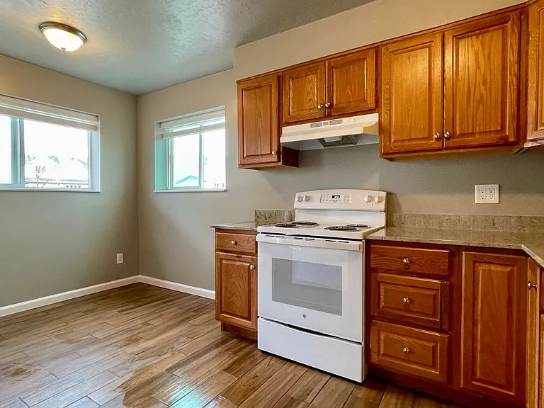 301 W Center St — Photo 2