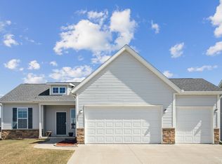 7085 Grove Xing, Bettendorf, IA 52722
