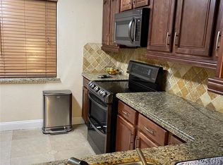 5574 NW 170th St #8, Miami Gardens, FL 33055
