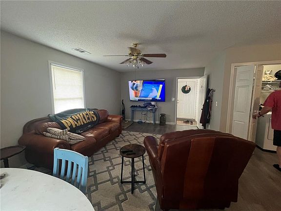 4th image of 44 Hanna Dr