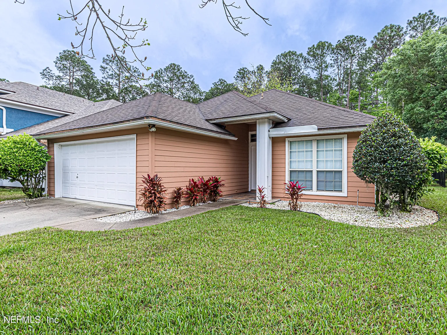 3 bed, 2.0 bath, 1489 sqft, $2,295 — Photo 3