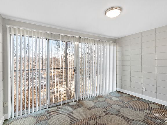 4th image of 8 S Hill Ave #11217888
