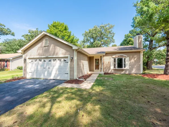 1230 Powder Horn Dr, Algonquin, IL 60102