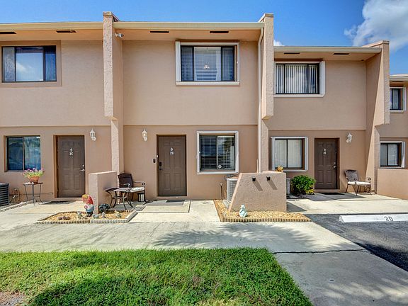2nd image of 139 Sparrow Drive #2d