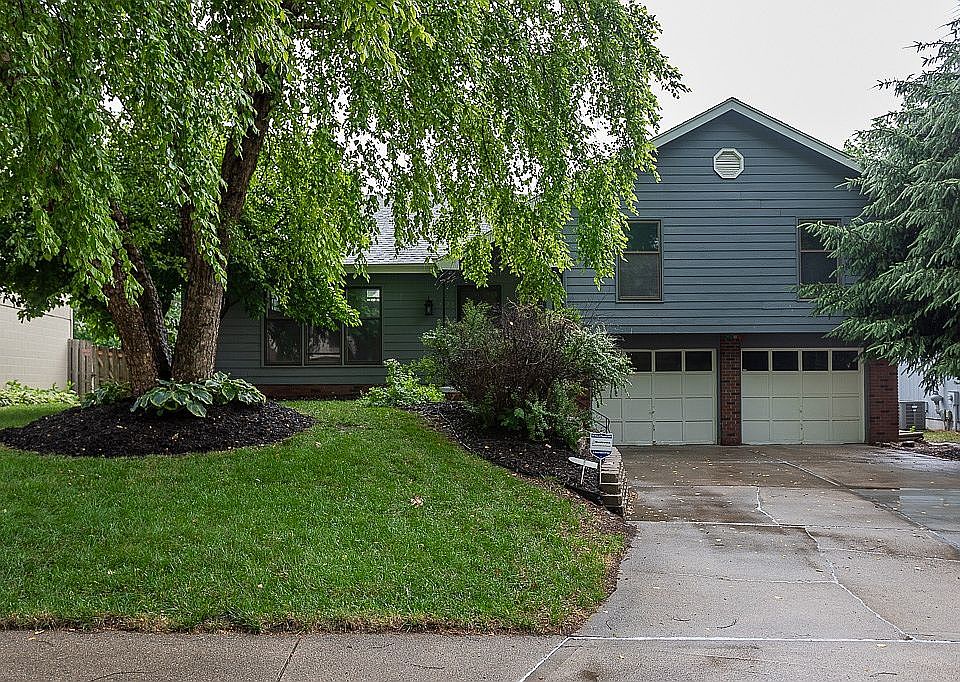 1st image of 2722 N 112th Ave