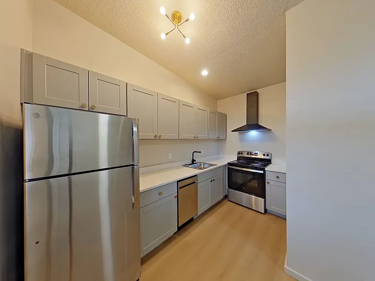 University Manor - Newly Renovated Units just a short walk from Campus! — Photo 106