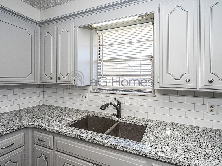 3920 Dentwood Ter — Photo 11