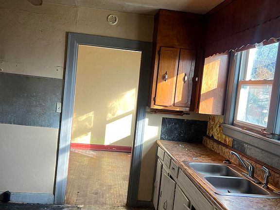 5th image of 2803 N Chamberlain Ave