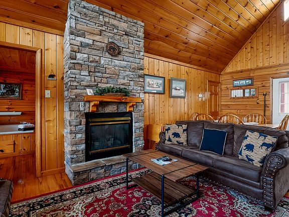 3rd image of 1629 Pinewood Way