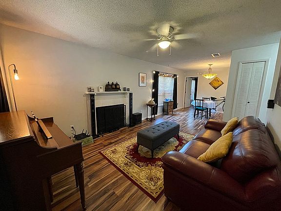 3rd image of 202 Northlake Dr