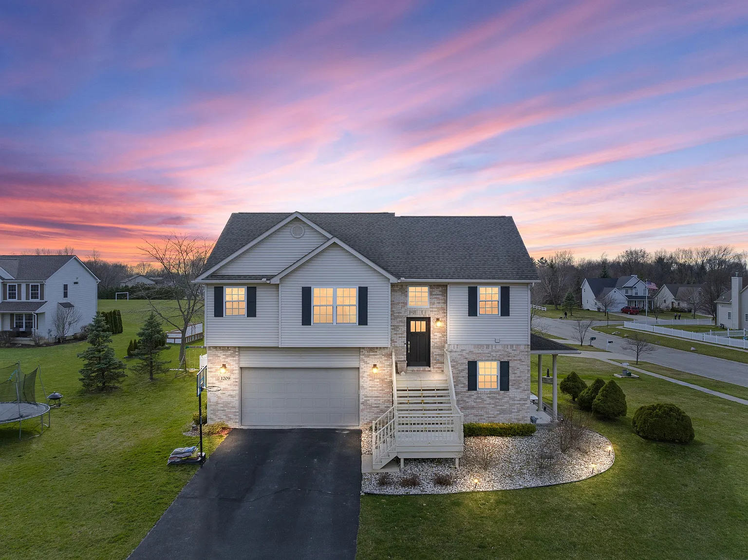 1209 Maple Leaf Ln photo 1