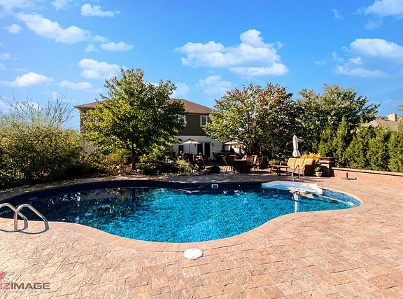 3rd image of 17035 Pineview Dr