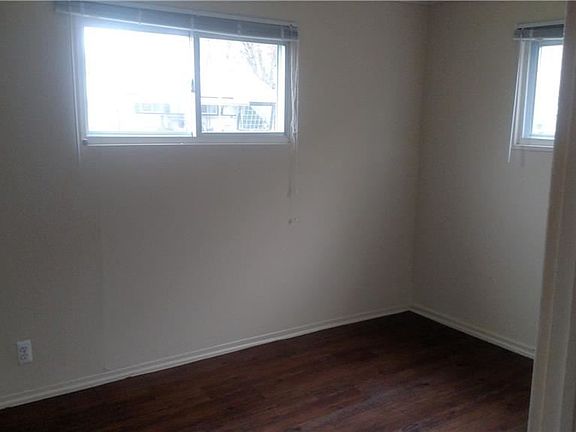 4th image of 26083 Kathy St
