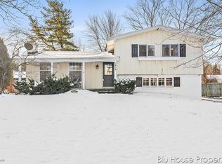 1816 Clearbrook St SE, Grand Rapids, MI 49508