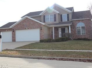 4 Tangle Oaks Rd, Bloomington, IL 61704