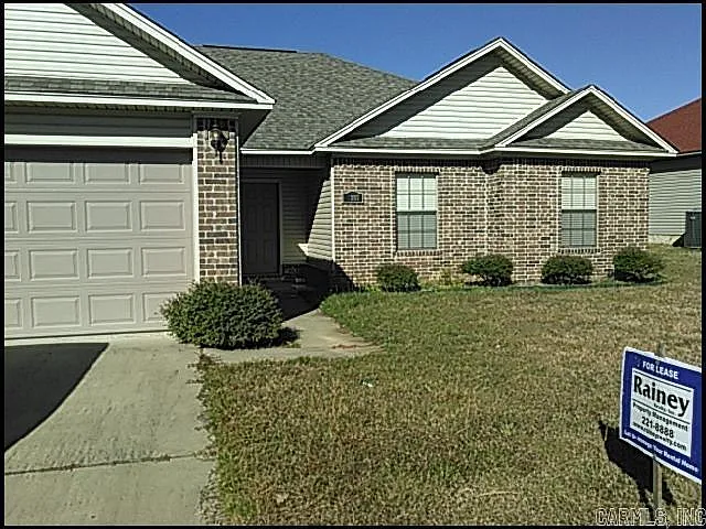 3 bed, 2.0 bath, 1408 sqft, $1,575 — Photo 2