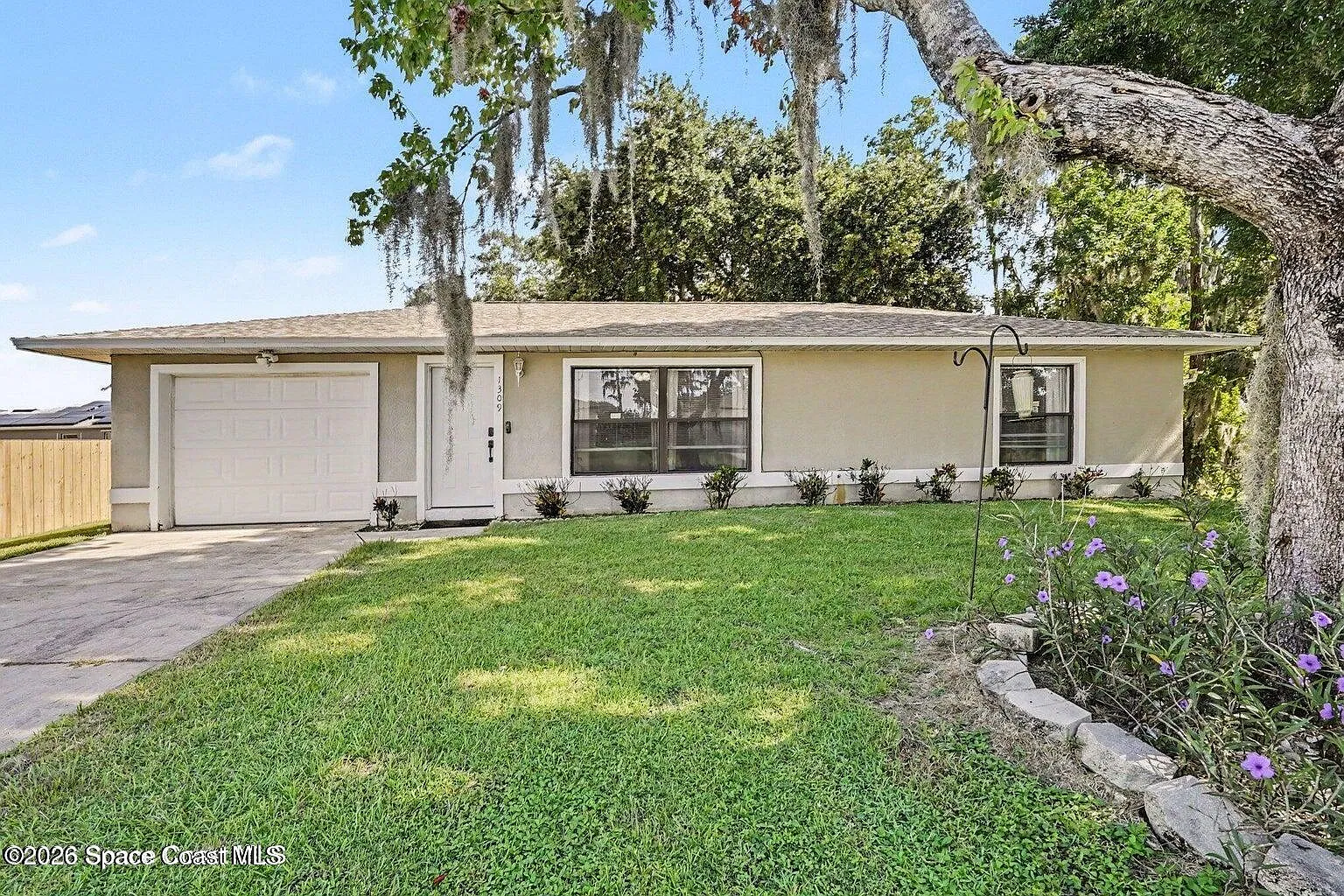 2 bed, 2.0 bath, 1040 sqft, $1,800 — Photo 3