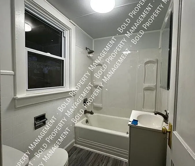 240 S 6th St #2 — Photo 5