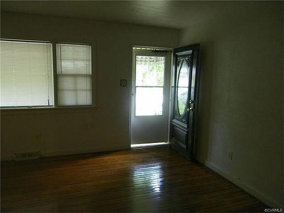 3rd image of 2831 Lauradale Ln