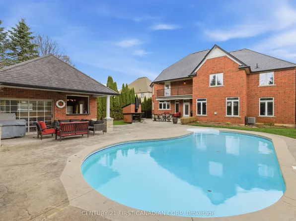 7222 Clayton Walk #2, London, ON N6P 1W1