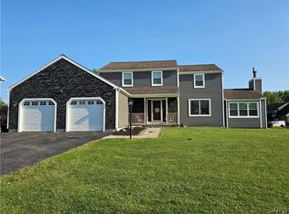 8211 Penelope Ln, Liverpool, NY 13090