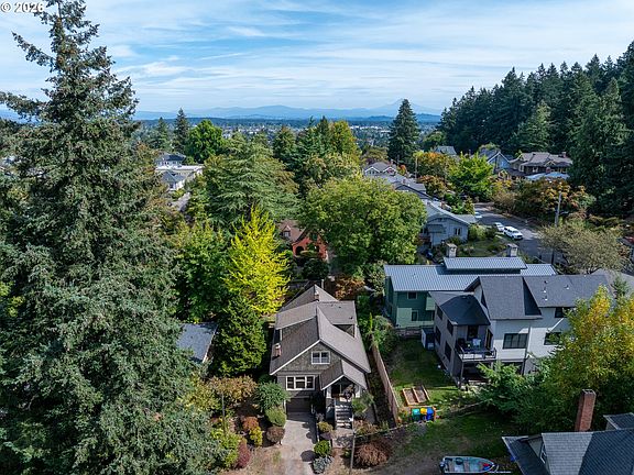 4th image of 922 SE 66th Pl