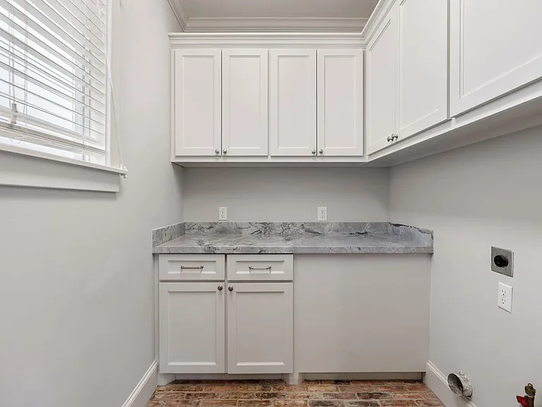 403 Columbia St — Photo 27