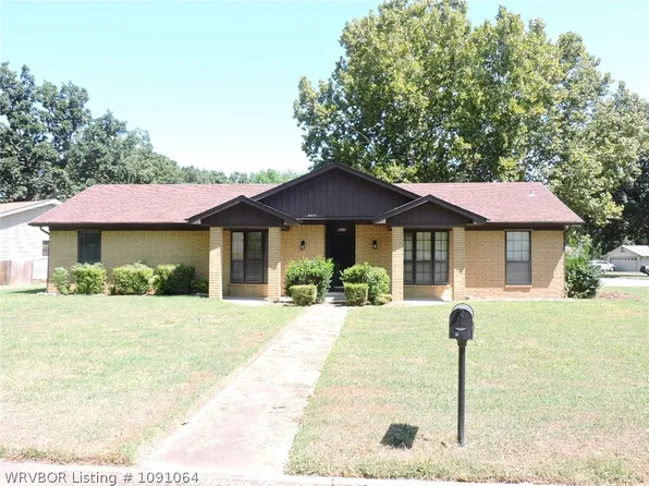 8617 Meadow Dr, Fort Smith, AR 72908