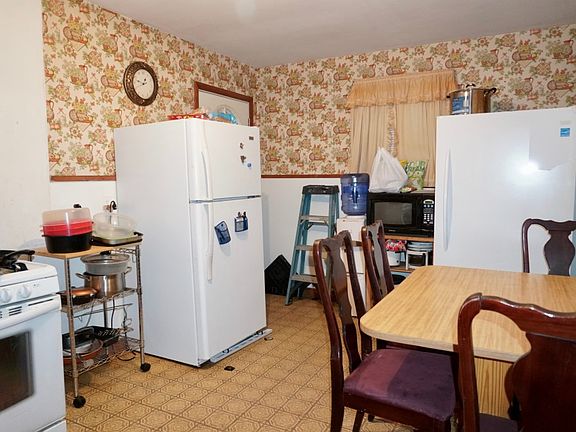 4th image of 2144 Evelyn St
