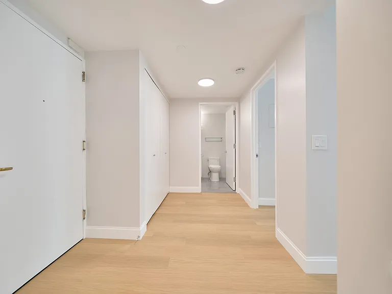 160 Riverside Blvd #806 — Photo 9