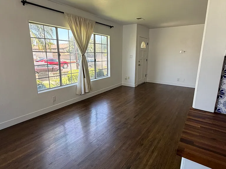 5425 Clark Ave — Photo 3