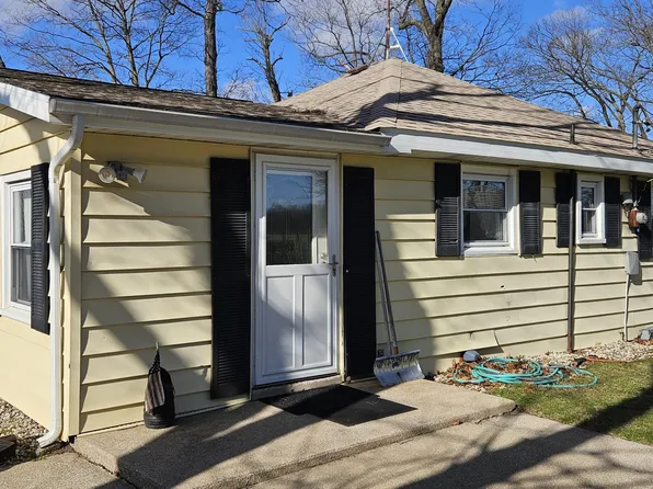 28442 S Shore Dr, Gobles, MI 49055