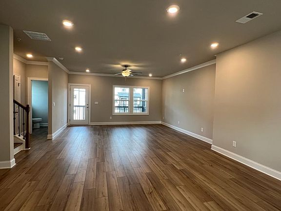4th image of 1054 Knoxboro Ln