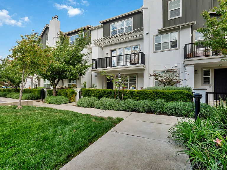 3832 Camino Loop — Photo 3