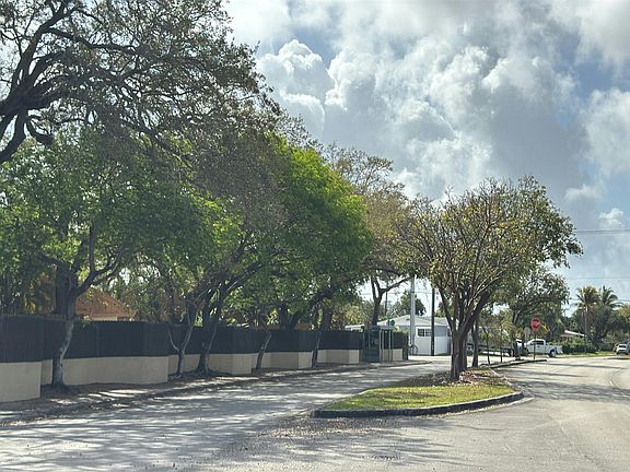 2nd image of 1071 NE 200th Ln