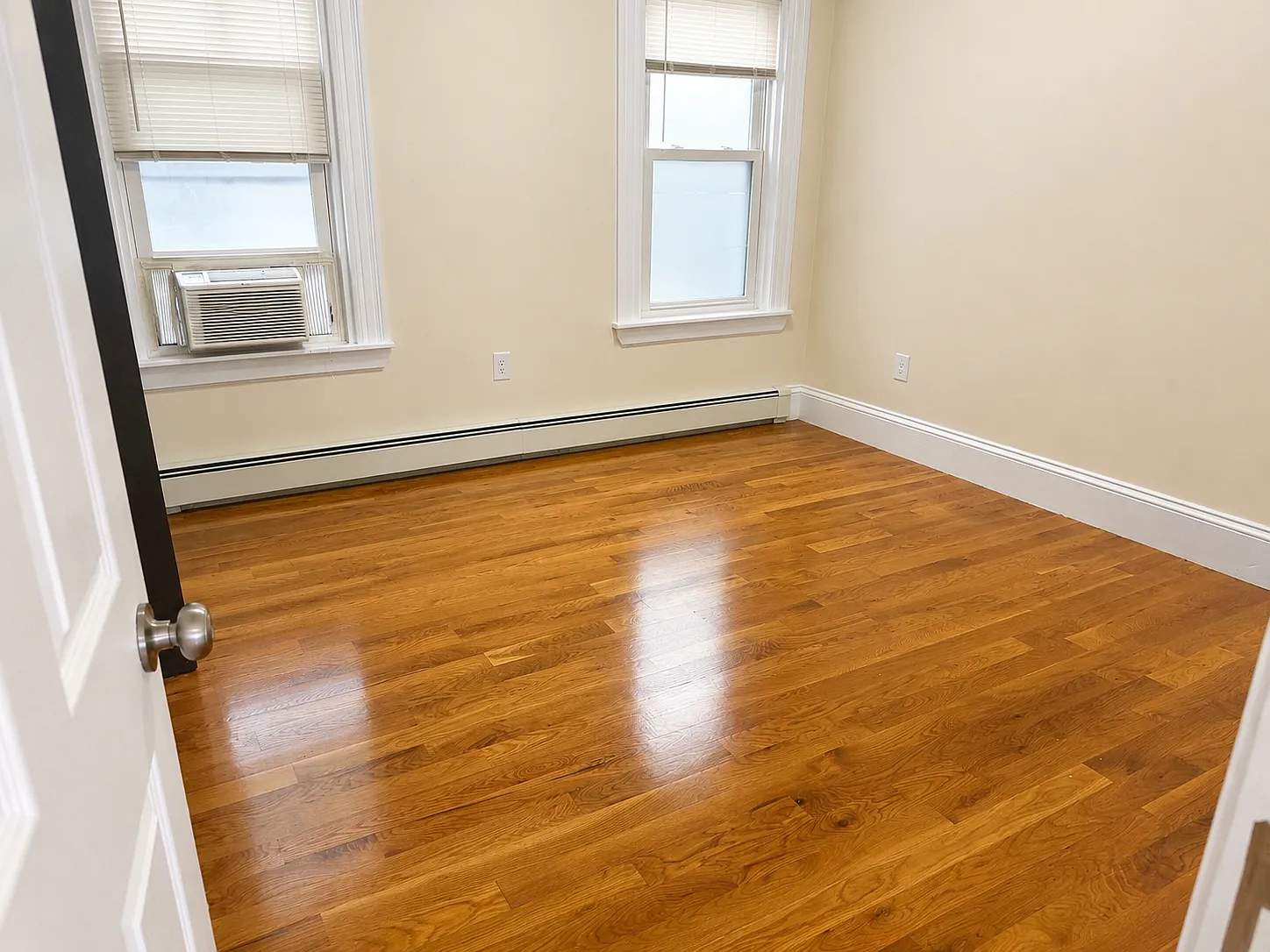 2 bed, 900 sqft, $3,650 — Photo 4