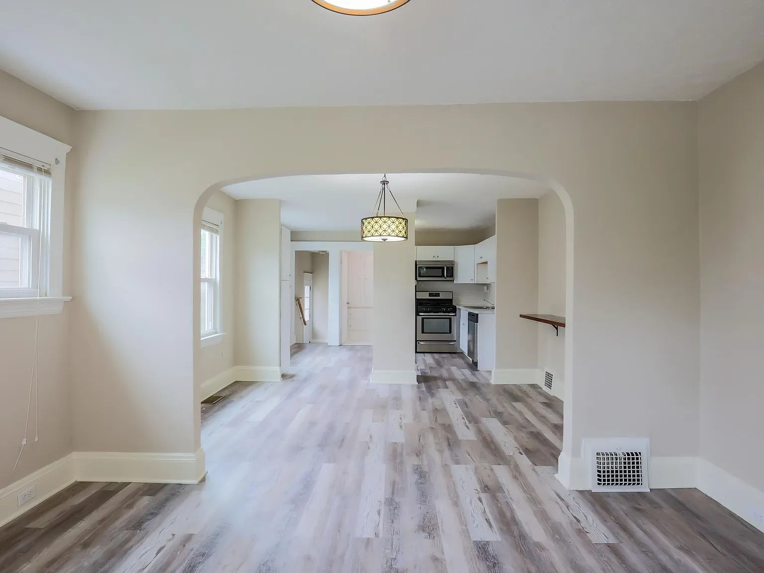 3 bed, 1000 sqft, $1,600 — Photo 3